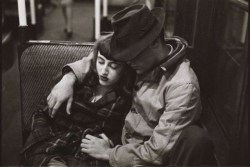 flashofgod:  Stanley Kubrick, Couple on a subway, 1946.  Nice hat