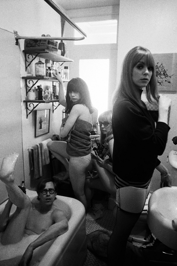 semioticapocalypse:  Dennis Hopper. Bruce Conner (in tub), Toni Basil, Teri Garr