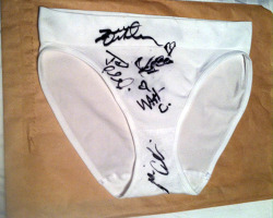 killedmycatatemytailor:  stylekreep:  the pair of underwear i had signed by the cast of Supernatural and the responses it elicited from each of them: Jensen: “what brand are these? i’m not familiar. not that i should be familiar with ladies’ underwear,