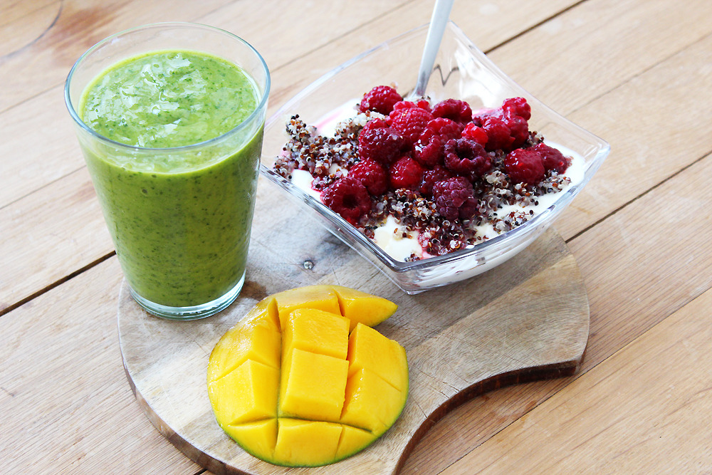 dailyoats:  Best breakfast in a while: smoothie with spinach, frozen banana and mango,
