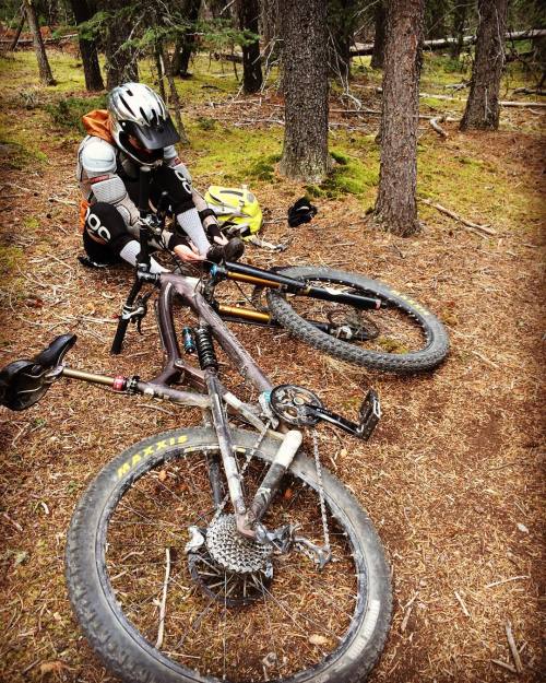 mountainbikingactionshots: RG kimritter_: This morning, shopping. This afternoon, riding. Gearing up