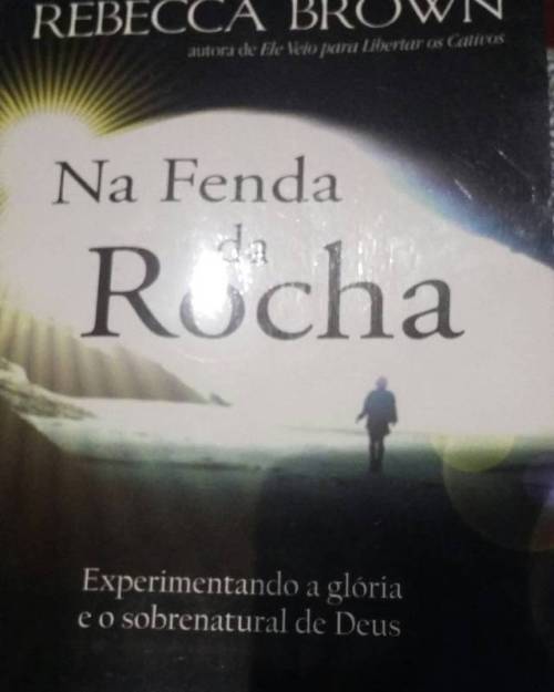 #Vamos De #leitura #Comear #semana Na Fenda Rocha De: Rebecca Brown (em Manaus, Brazil)