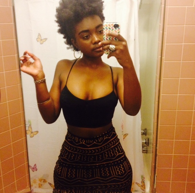 missauset:  belles-amesx:  viiximcmxc:  Her shape.   😍  😌^