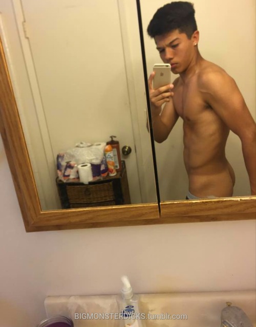 bigmonsterdicks:  More BIG MONSTER DICKS Here! Blog of only STRAIGHT BOYS Here! 