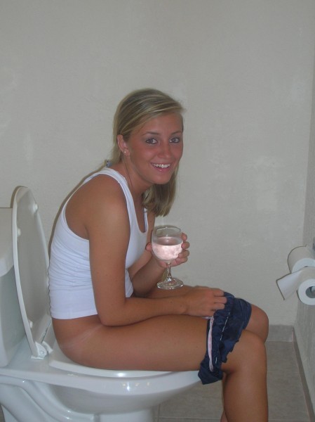 TOILET PEE