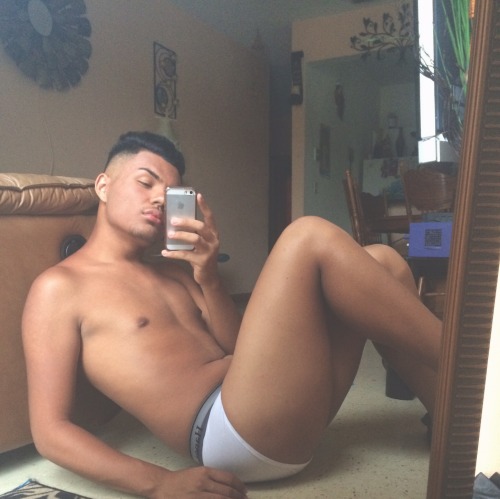  This is Michael Rios from Miami. Thanks for the hot pics Michael.    Looking for friends and followers.  Hit him up: IG: farefelu Please send pics to: Por favor manda tus fotos a: betomartinez2008@gmail.com Beto’s Corner  http://betomartinez.tumblr.com/