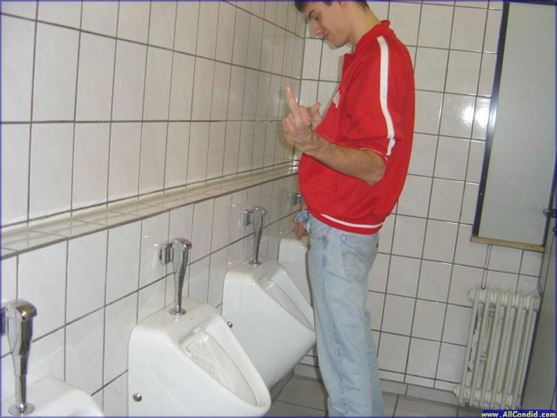 pissing-boys:  PISS ON ME! http://is.gd/pissingtwitter FOLLOW THE BEST PISSING COMMUNITY!