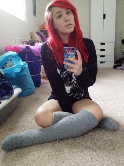 deadlycollision:  I’m sick and I need cuddles. I have tea and netflix :)  This girl.  Honesty.  Nom nom.  Oh and HAIR.  &lt;3