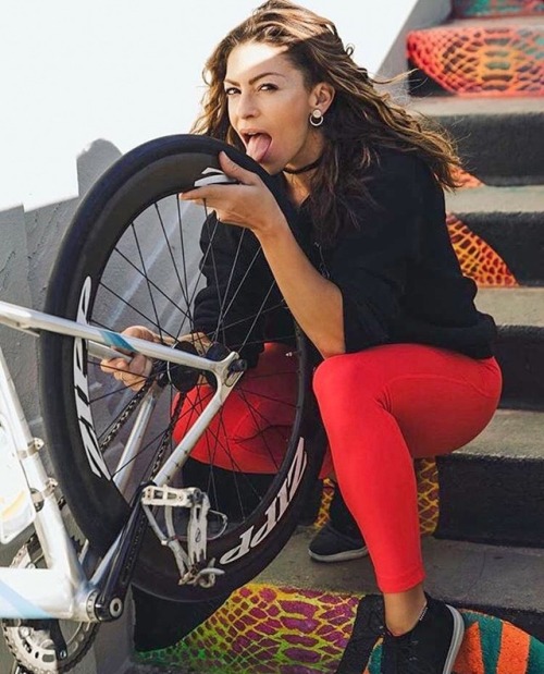 Cleaning Her Wheel instagram.com/kymnonstop