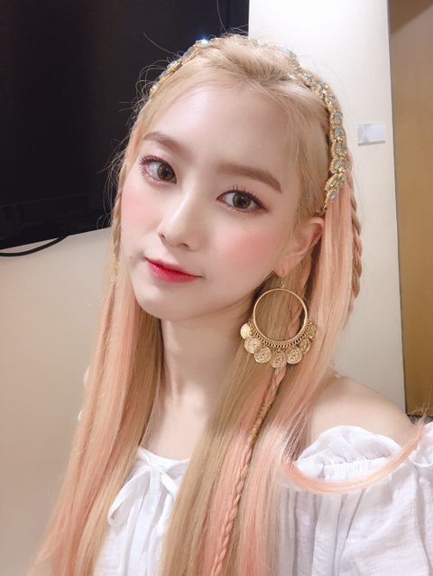 korean-dreams-girls:  JiHo (Oh My Girl) - Selcas  