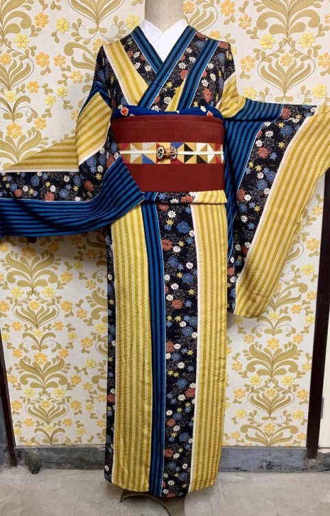 Antique outfit playing on primary colors (seen on). Obi has uroko (dragon scales) and mitsudomoe (3 