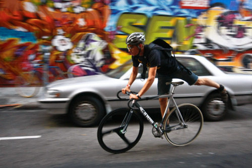 bisikleta:  Macaframa alleycat - hip to help - 20 august 2009-39 (by Jason Rosete)
