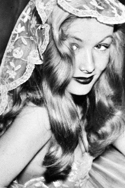 sharontates: Veronica Lake in the Daily News