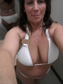 munchinmunchkin2:  #munchinmunchkin2#xmas white ;)#boobs