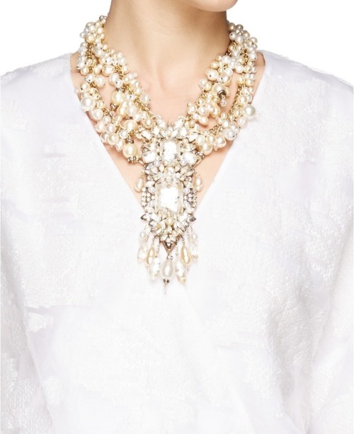Posted : tinamotta.tumblr.comFonte : Lyst - Erickson Beamon , white pearl jam faux pearl crystal dro