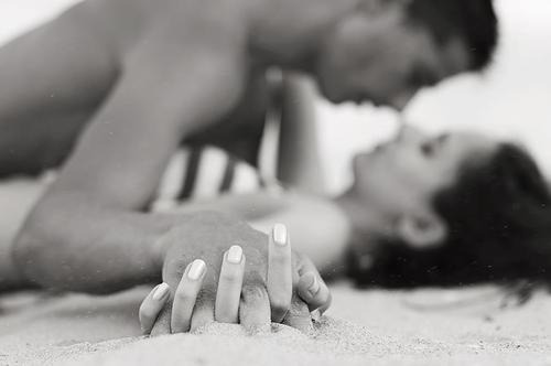 crazykissing:  sex / love / romance blog 