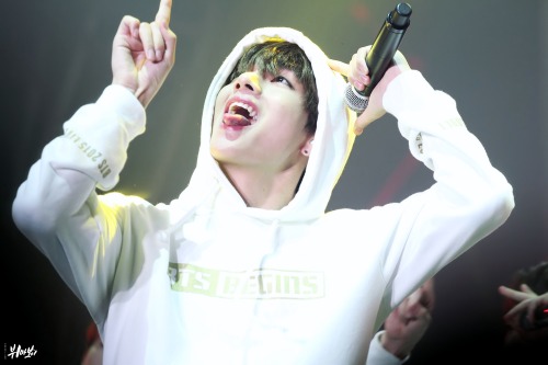 hairykpoppits: [REQUEST] Idols’ tongues 냘름