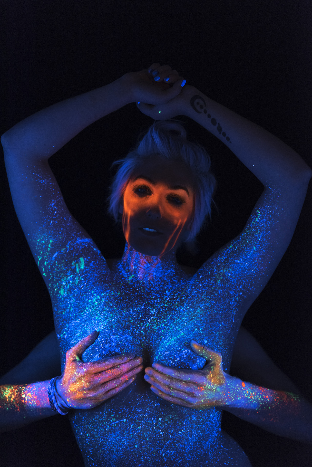 microkittycosplay:forgot to post these bad bois on tumblr!my hair dye glows in UV