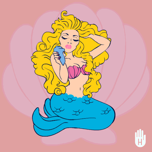 lookhuman:  Mermaids don’t take selfies, they take shelfies! With their underwater shell-phones!(We’re sorry.)