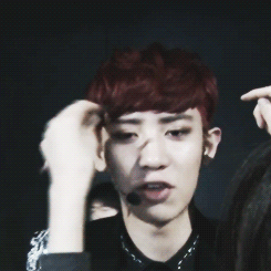 ohbaekhyuns:  chanyeol talking while getting his makeup done… 