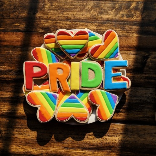 repugaytions:LOOK AT THESE COOKIES MY SISTER MADE ME FOR PRIDE THEY ARE STUNNING ️‍