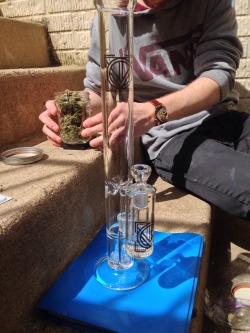 420-master-kush:  akamrloud:  Daily awesomeness  beautiful bong 