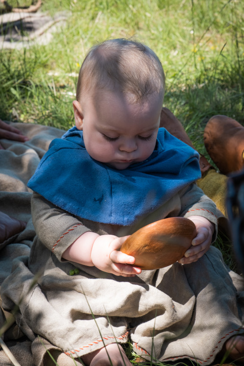  Daily life of VikingsPicture by Sebastien “Myskia” Dusart(Association viking de reconstitution hist