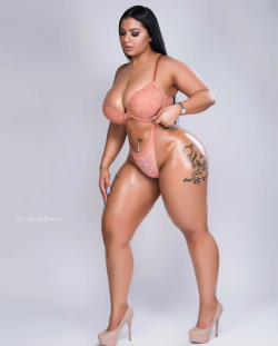 goood-thickness:  Her thickness is my weakness