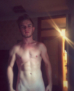 naked-straight-men:  PhotoFollow me, I need more followers. http://www.naked-straight-men.tumblr.com