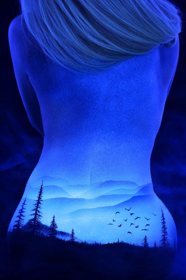 laughingsquid:
“ Bodyscapes, Black Light Body Art by John Poppleton
”