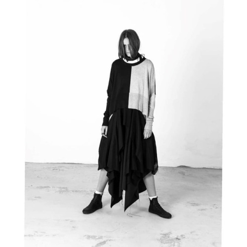 #vibejohansson #copenhagen #scandinavian #minimalism #nordicdesign #craftmanship #darkfashion #darkw