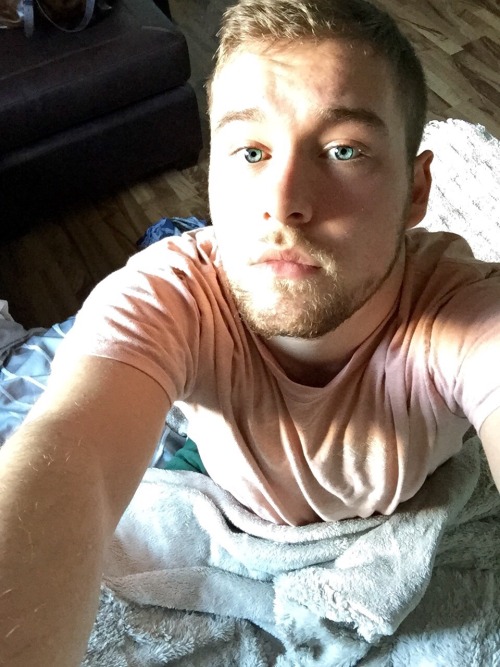 subtleaddict:  lighth0me:  blankets r my friend  Those eyes