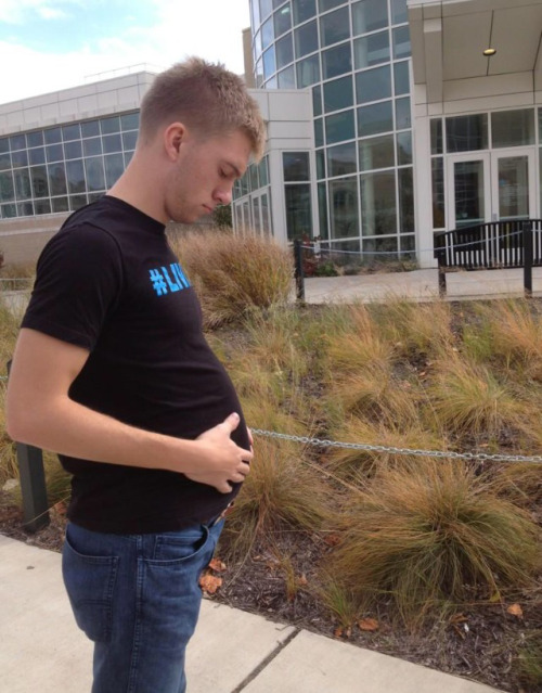 qwerb01: This guy…is cute, and he looks really familiar to me