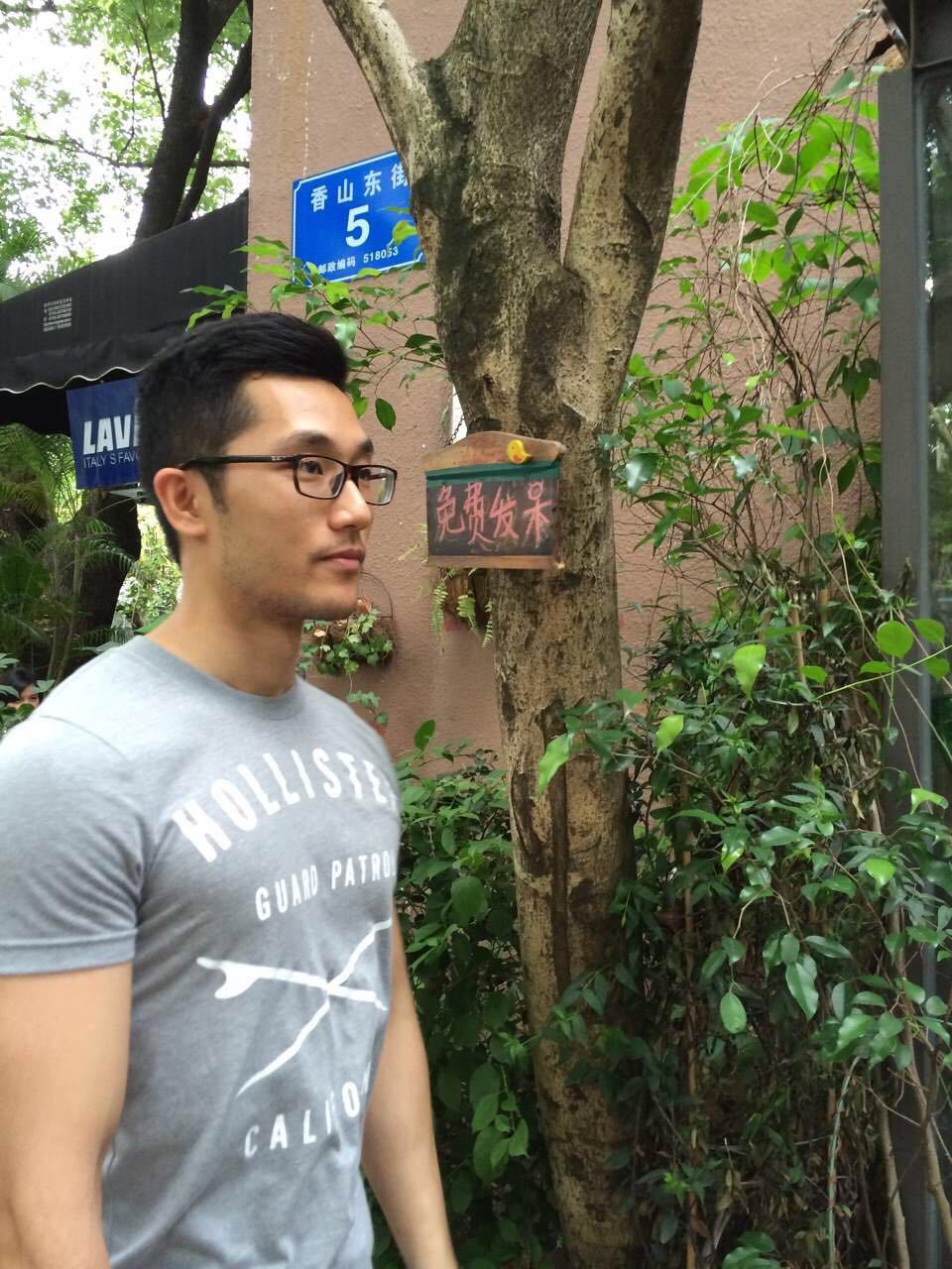 sinexpat:  execsg:   eroticscan:  cool guy  Super hot exec!!!   Follow me Sinexpat