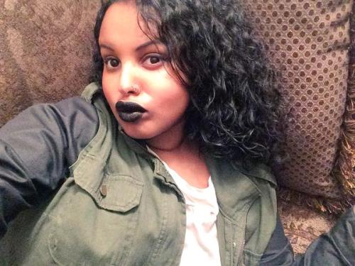 owiebesmam:*takes advantage of black out by posting millions of selfies*