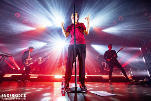 Louis performing in Barcelona photographed by Xavier Mercade