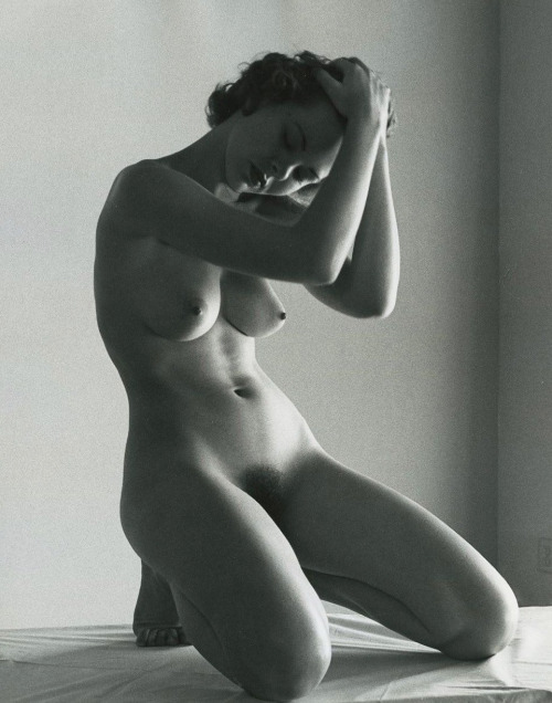 lune-vague:  photo André de Dienes  adult photos