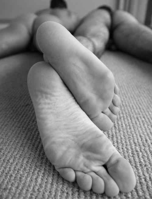 tfootielover:  foot to foot is so sweet … i like how this feels when i’m laying close to a bud *sighs* its been a while :/ 