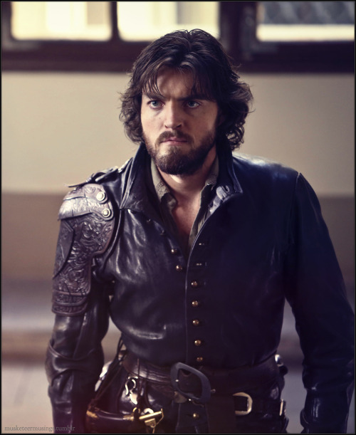 Thanks to ofthemusketeers for posting the promo pics!  Source here.