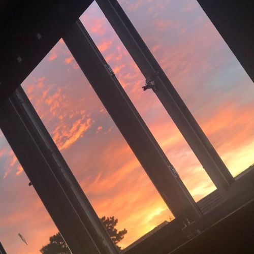 Woke up before my alarm for work and was so nice seeing the sky such a nice colour. #likeforlike #li