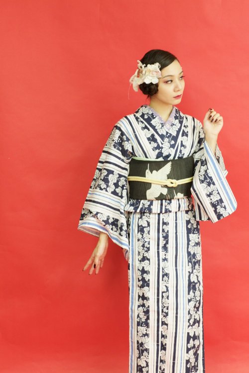 One yukata, two moods (styling by) Second picture is a great example of how yukata can be worn as ki