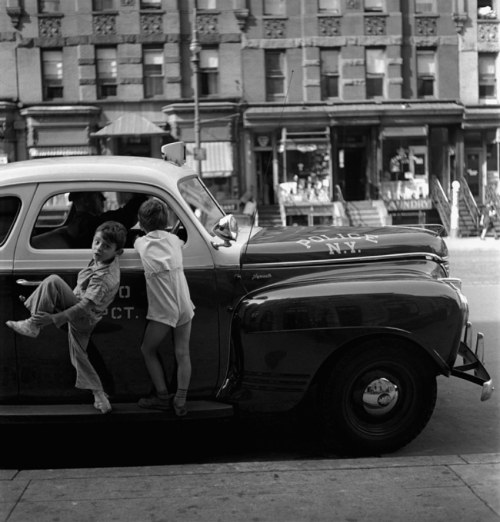 killerbeesting:  Fred Stein, Police Car, New York, 1942 