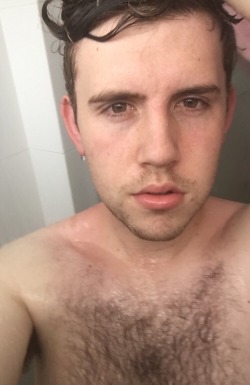 stormborn-wolf:Finally having a shower big enough to take selfies