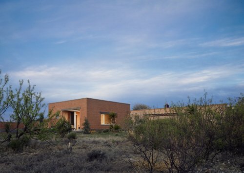 keepingitneutral:  “Rammed-Earth” Addition, Marfa, Chihuahuan Desert, Texas,Dust Architects 