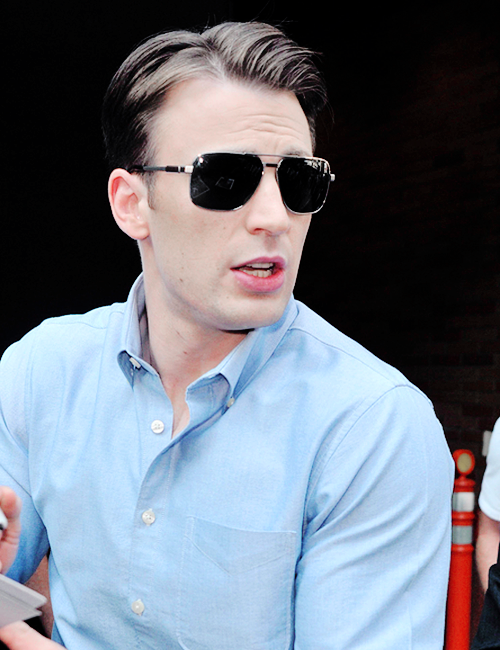 21/∞  pictures of Chris Evans