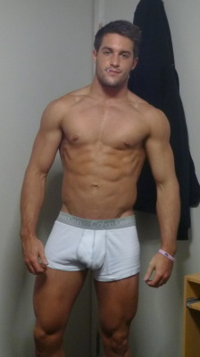 jockzone:  thisiswhyitop:  fuckyeahhugepenis: