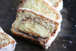 thecakebar:  Cinnamon Roll Pound Cake 