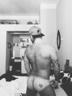 oofahpapa:  ♂♂ http://oofahpapa.tumblr.com/archive  Baby got back&hellip;.