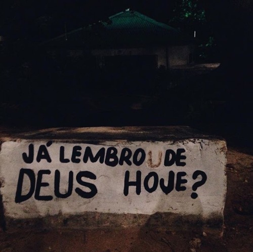 Ei, Jesus está contigo, não desista!