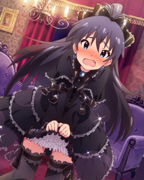 アイドルマスター、アイドルマスターミリオンライブ！、我那覇響、公式アート、ドレス、フリル、ロングヘア、ニーソックス、フリルドレス、ポニーテール、d:、キャラ名、女一人、宝飾、牙、耳飾り、赤面、開口、閲覧者を見ている、青緑色の目、黒髪
